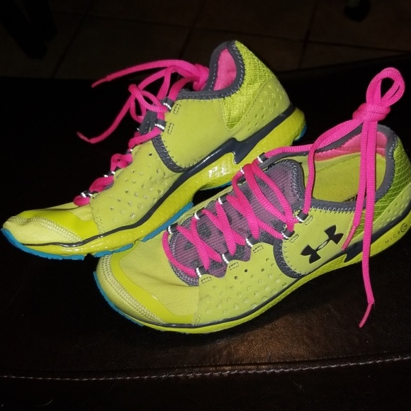 Under Armour running shoes - Picture 3 of 5